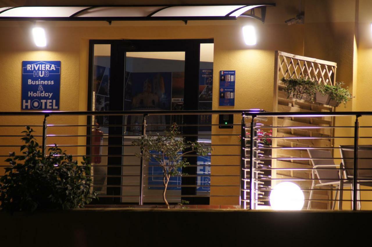Riviera Hub Hotel Cisano sul Neva Bagian luar foto