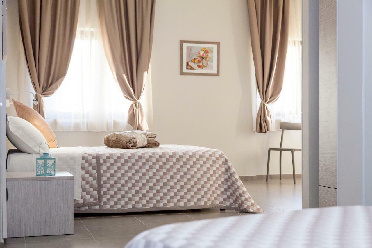 Riviera Hub Hotel Cisano sul Neva Bagian luar foto