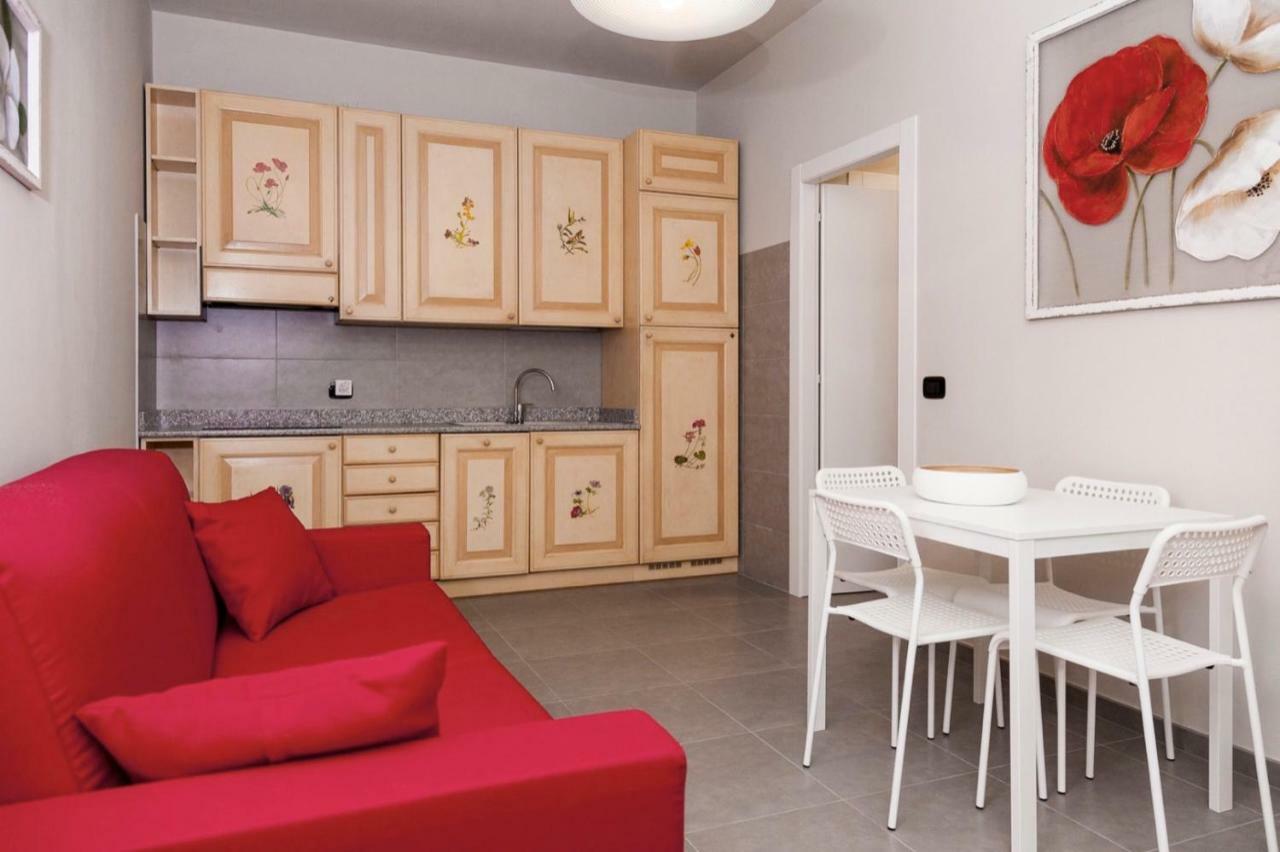 Riviera Hub Hotel Cisano sul Neva Bagian luar foto