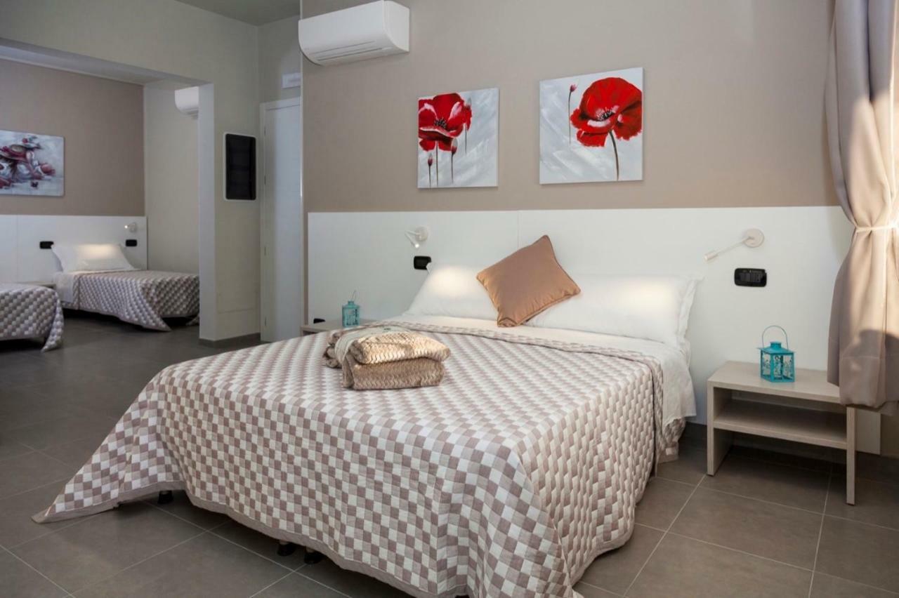 Riviera Hub Hotel Cisano sul Neva Bagian luar foto